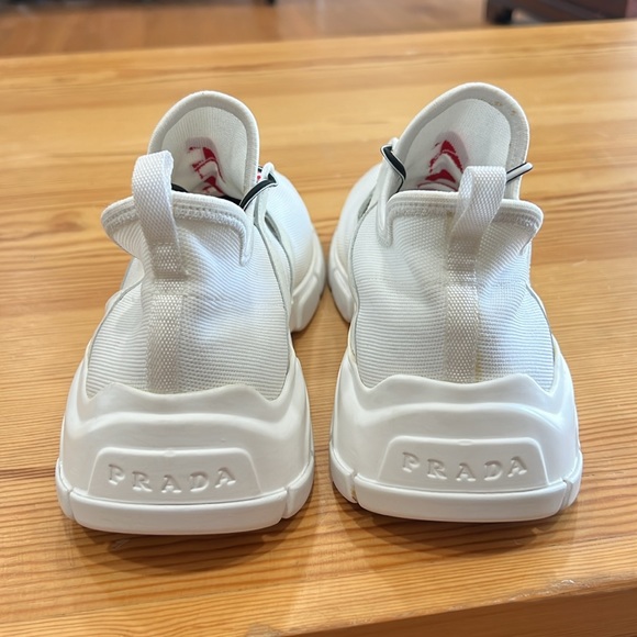 PRADA - Picture 4 of 10